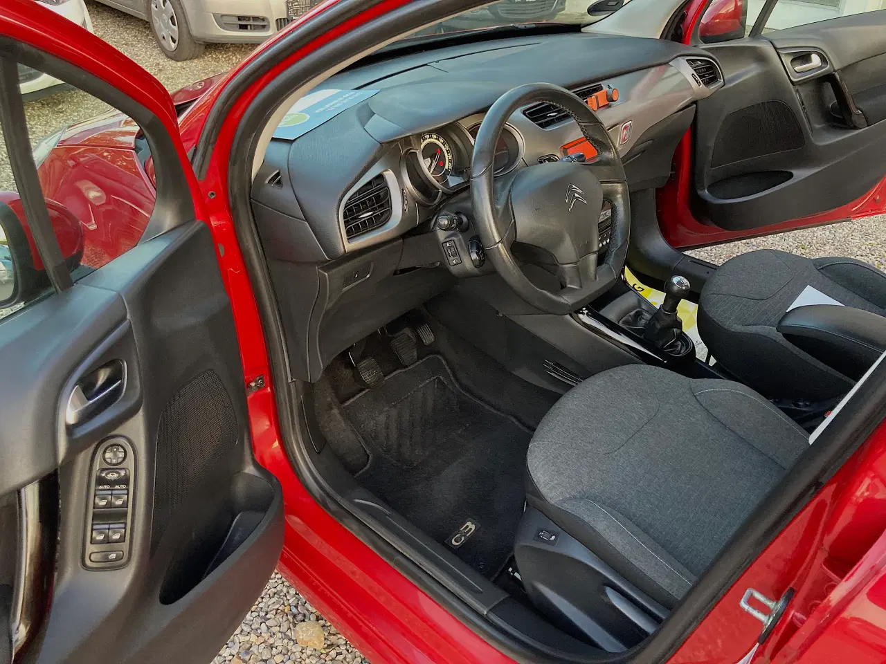 Billede 10 - Citroen C3 1,2 Nysyn meget pæn og velholdt