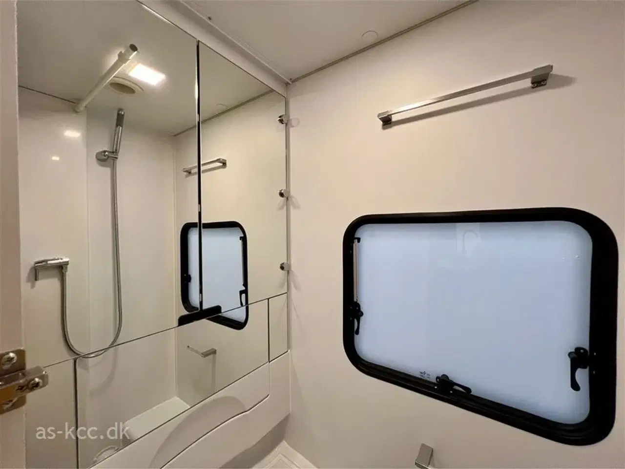 Billede 34 - 2025 - Adria Altea 502 UL Kampagne   Adria Altea 502 UL årg. 2025 5 Sovepladser, 4 Siddepladser 60 Selection jubilæumsmodel  med meget udstyr.