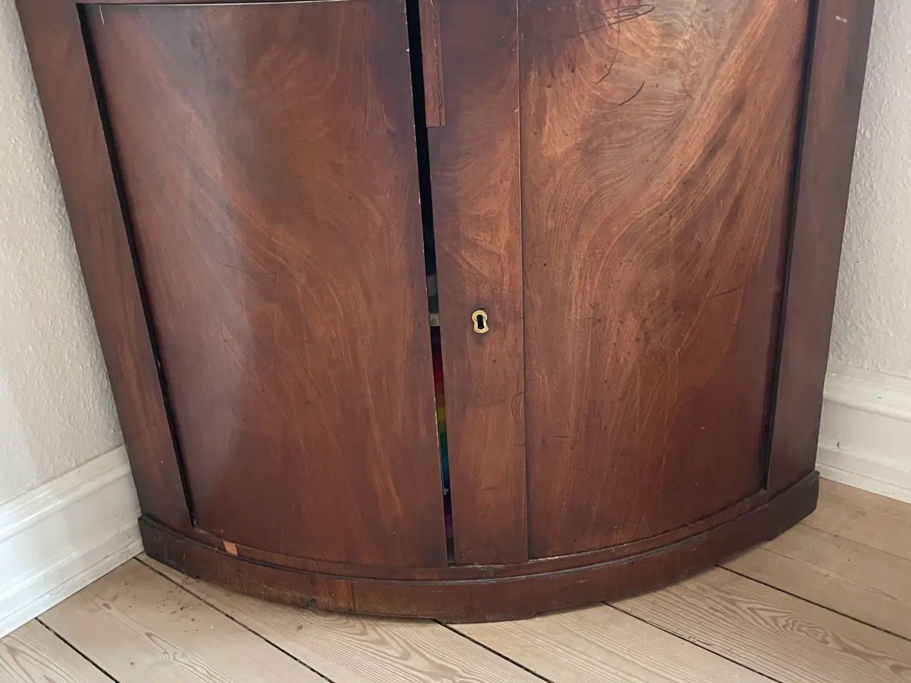 Billede 5 - Antik hjørneskab i mahogni