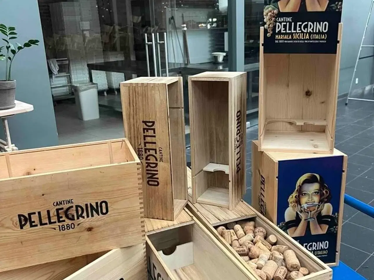 Billede 1 - 8 Stk. Vinkasser i træ