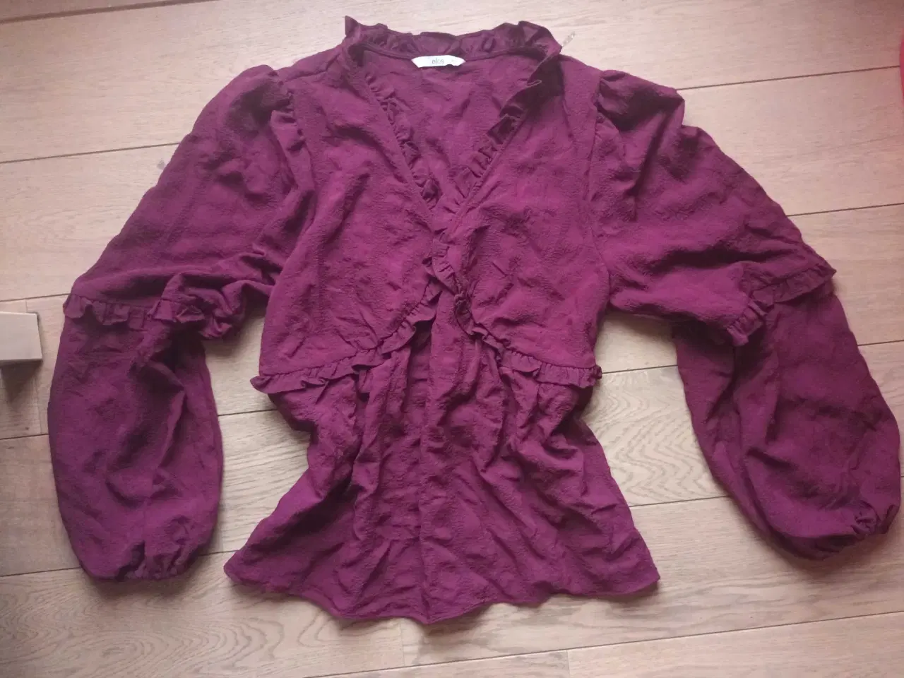 Billede 4 - Flot bluse i smuk farve.