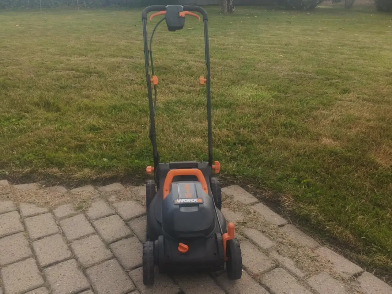 Billede 2 - Worx Akkuplæneklipper WG779E 20V med oplader