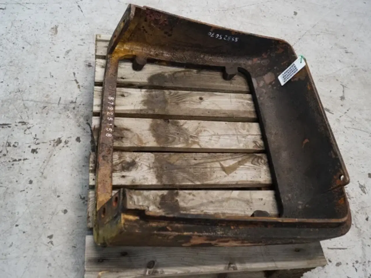 Billede 5 - New Holland LB115 Skærmdele 85825070