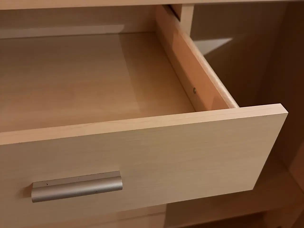 Billede 4 - Klædeskab ( evt. børn) 