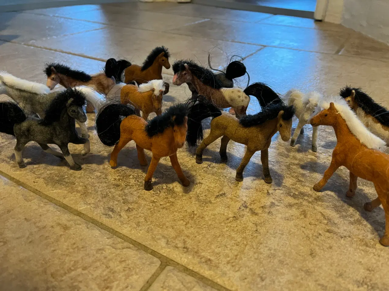 Billede 2 - Flotte legetøjheste sælges