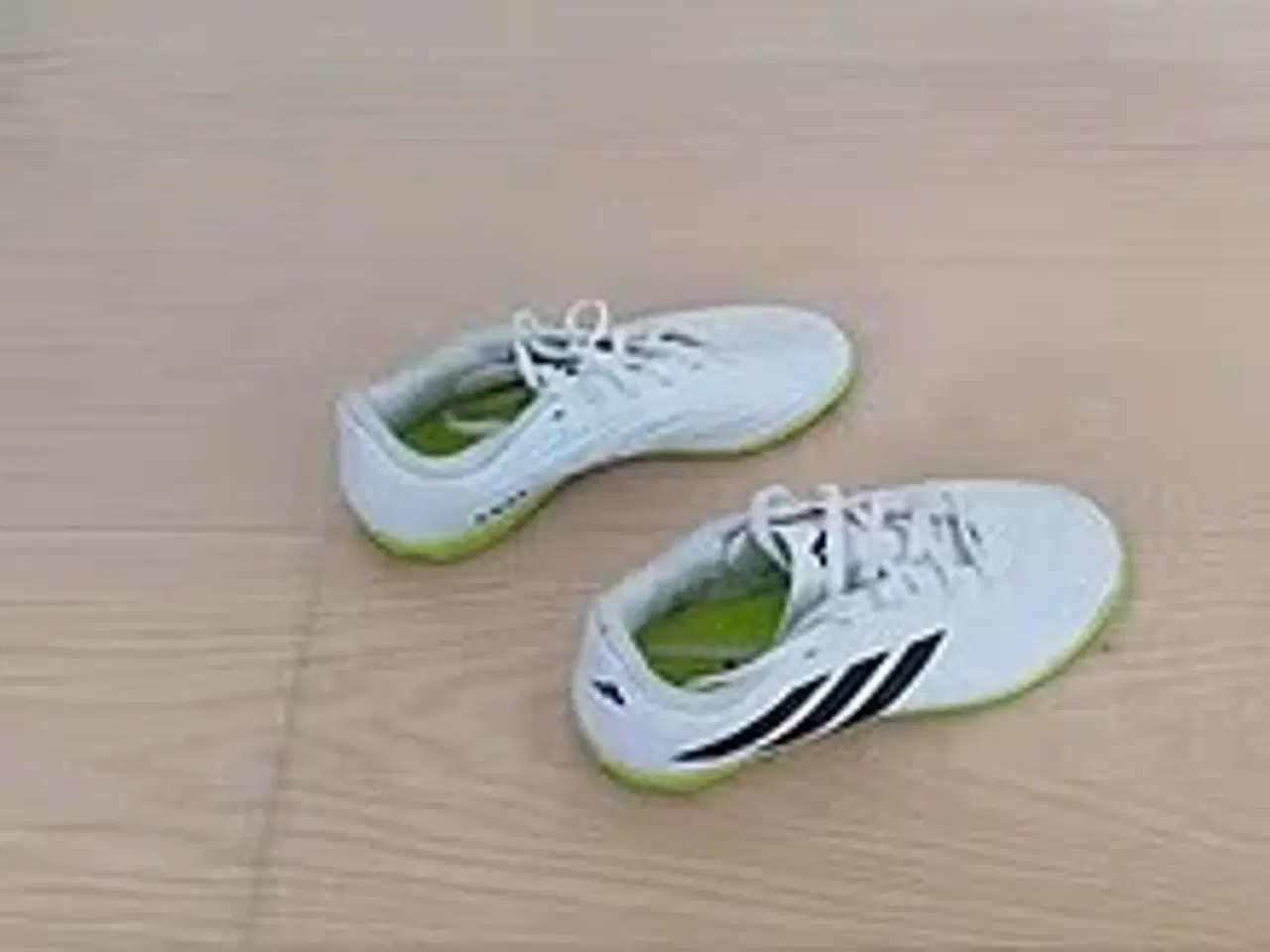 Billede 2 - Indendørs fodbold sko Str. 37 1/3 Adidas