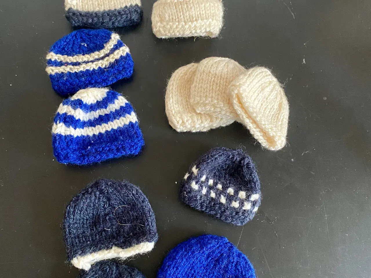 Billede 1 - Hjemmestrikket Barbie hue - 5kr stykket