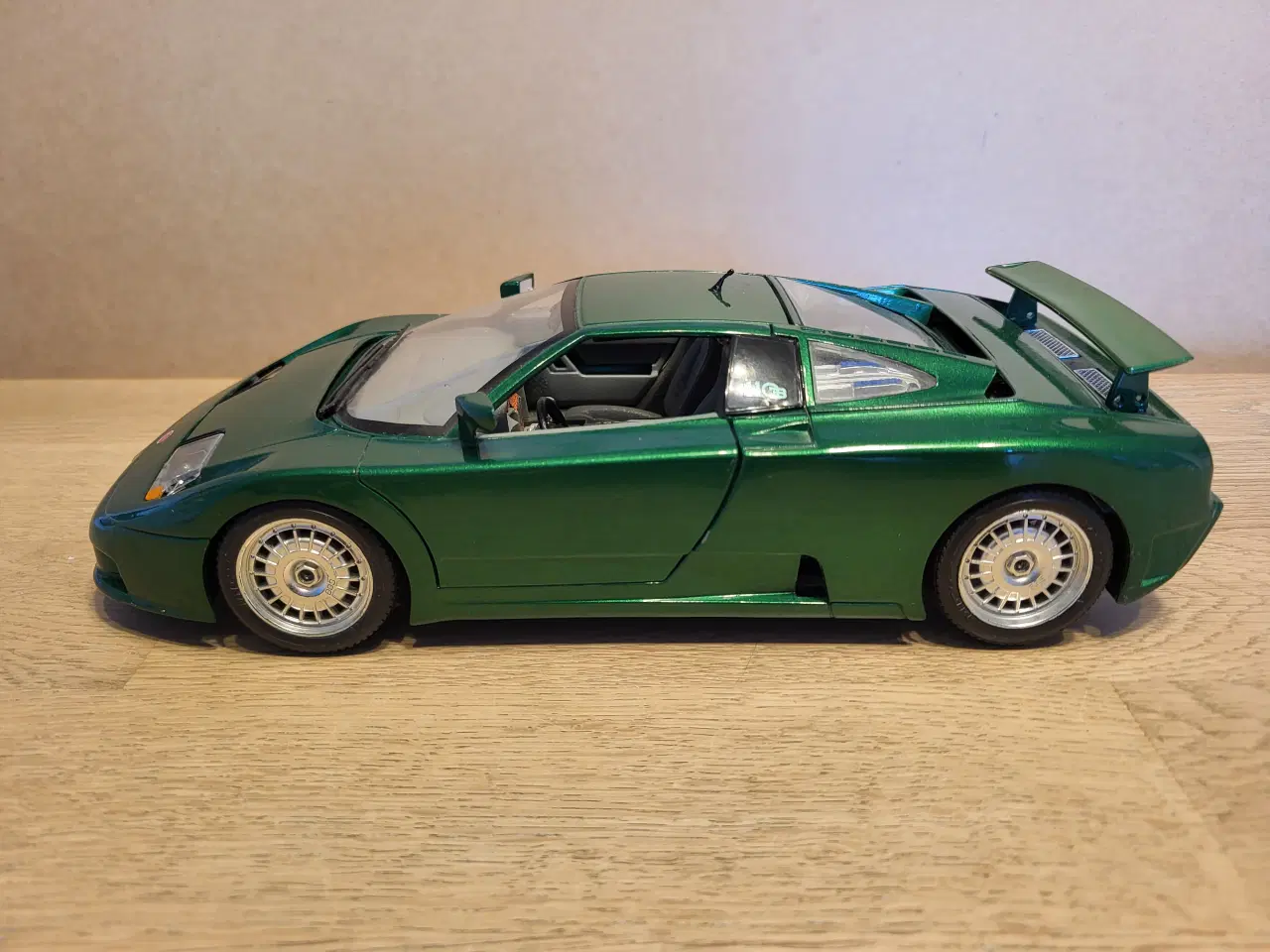 Billede 1 - Modelbil, Bugatti EB 110 (1991), skala 1:18