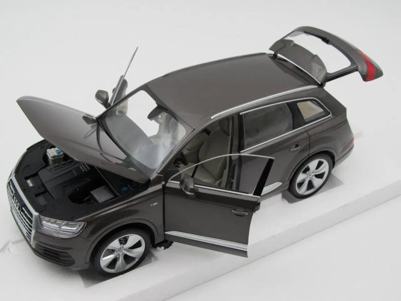 Billede 3 - 2015 Audi Q7 1:18 - MINICHAMPS