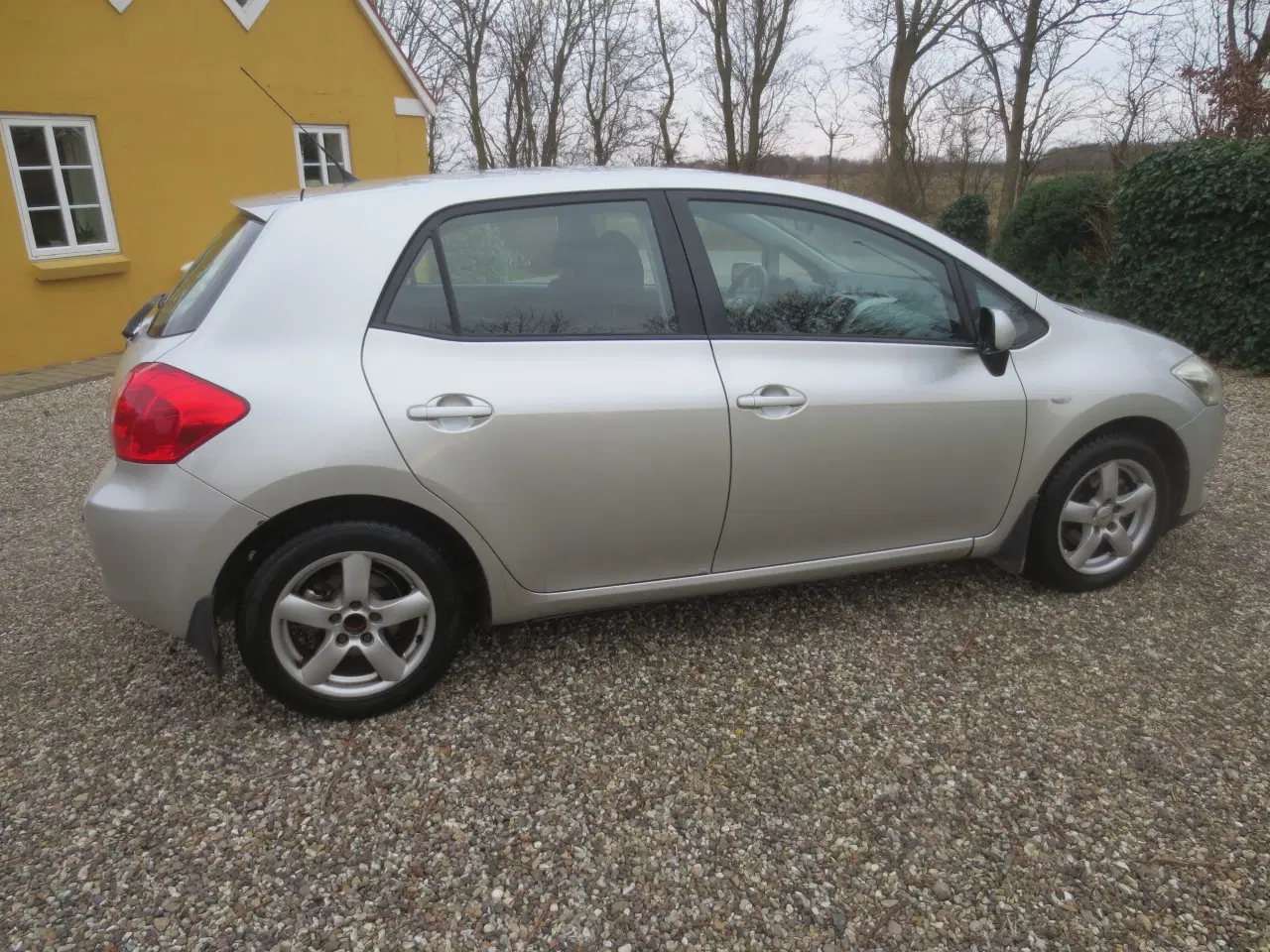 Billede 5 - Toyota Auris 1.6 i årg 2007 synet 9/24. 