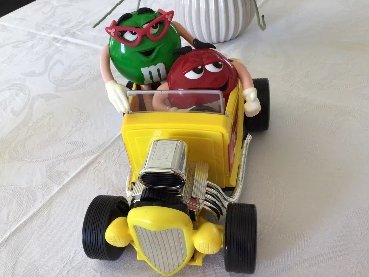 Billede 2 - M&M bil med chokoladedispenser