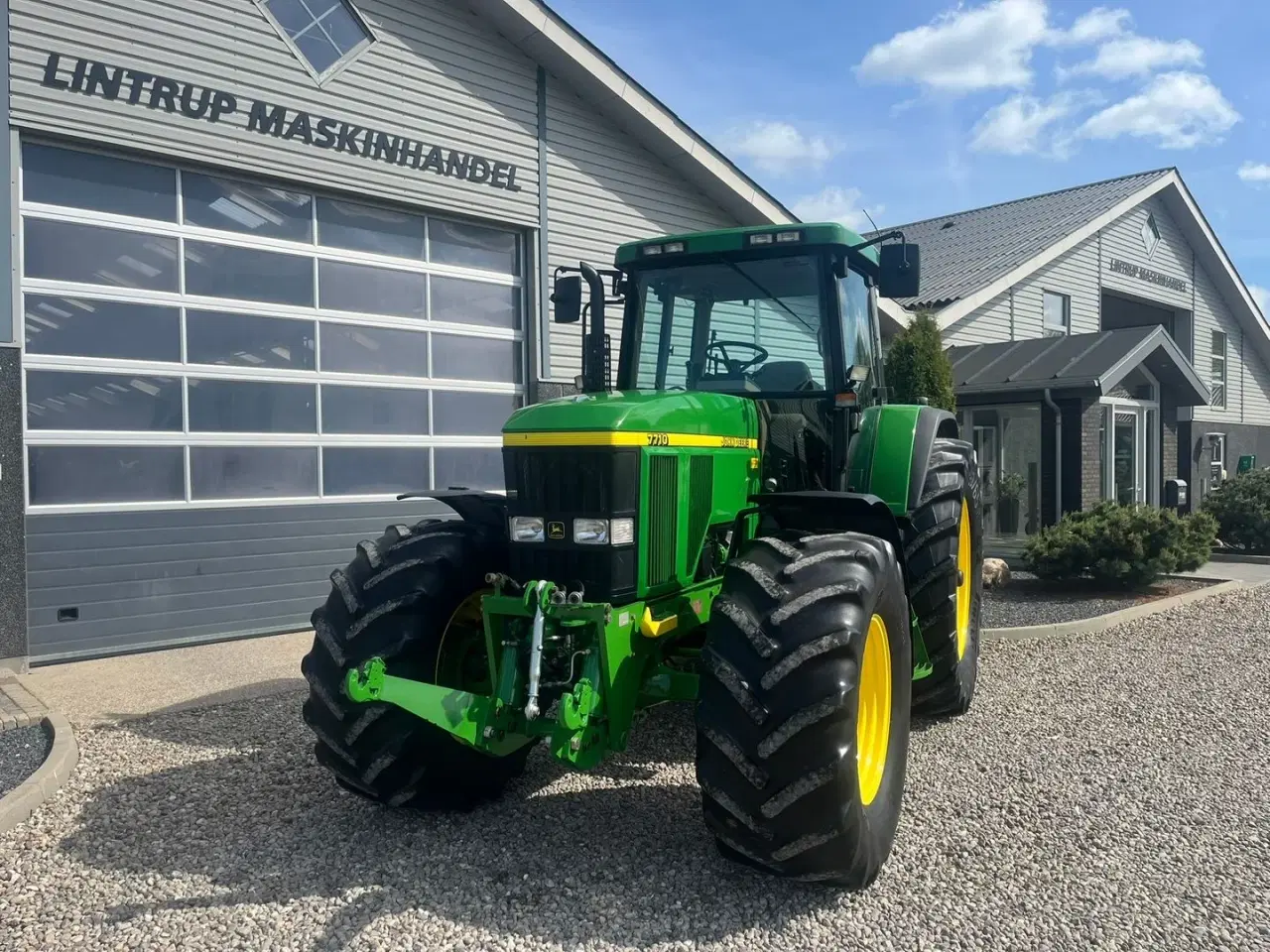 Billede 9 - John Deere 7710 8.1L motor, store hjul og frontlift. En ejeres velholdt gård traktor.
