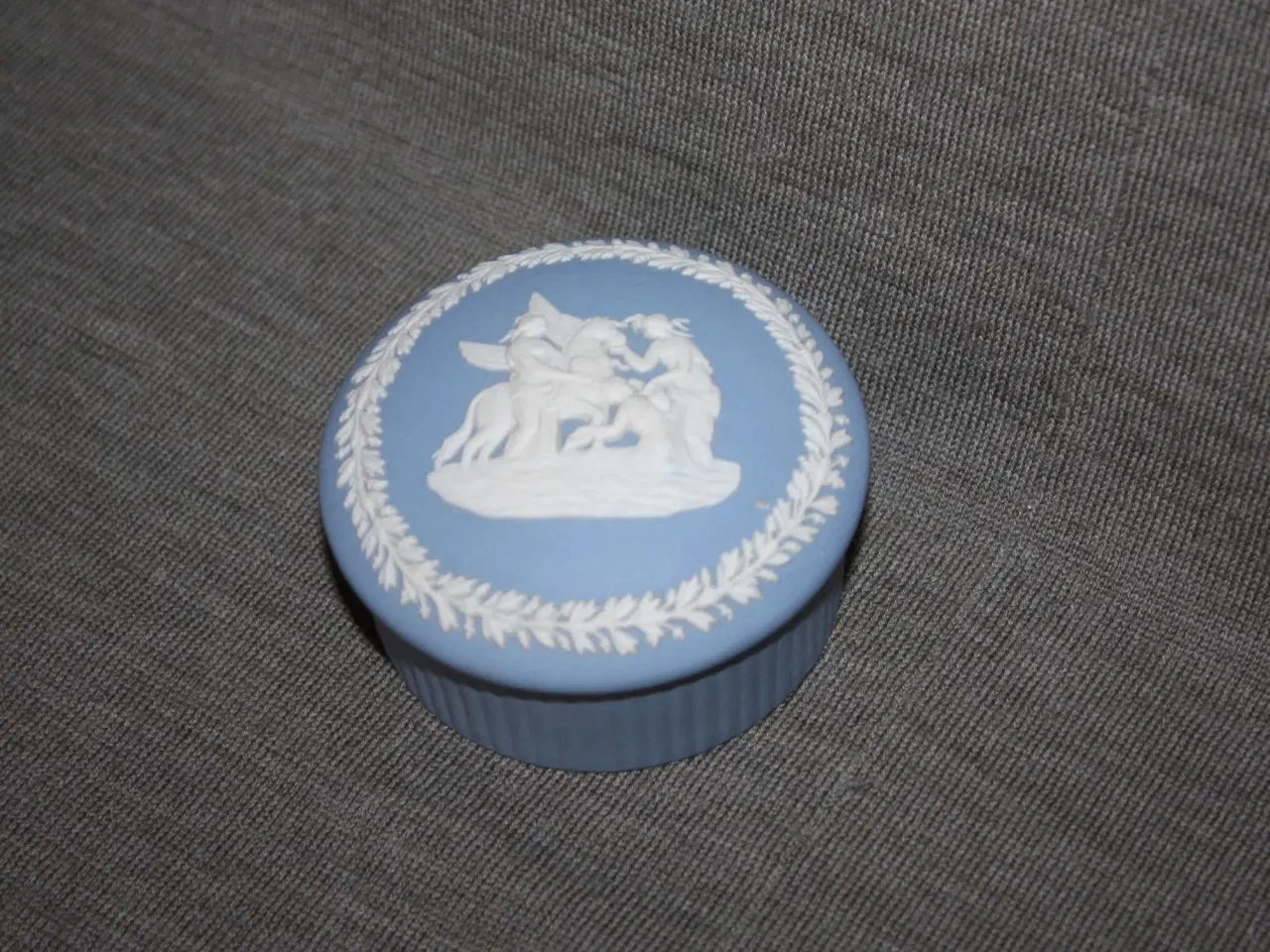 Billede 2 - Vase med Wedgwood cameo  18 cm