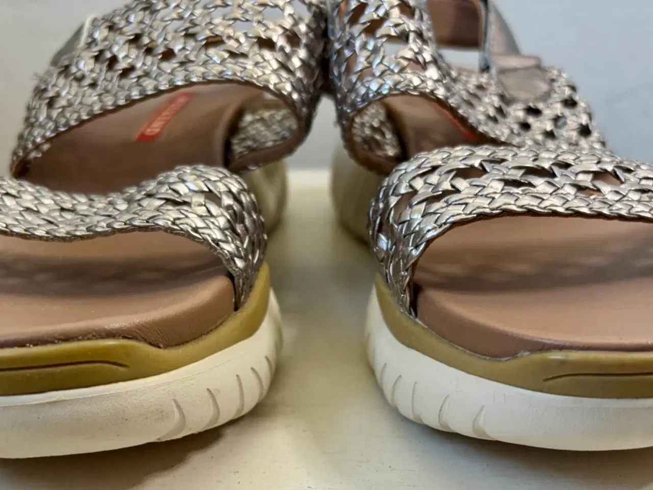 Billede 3 - Pedro Miralles, sandaler m guldflet, str 39