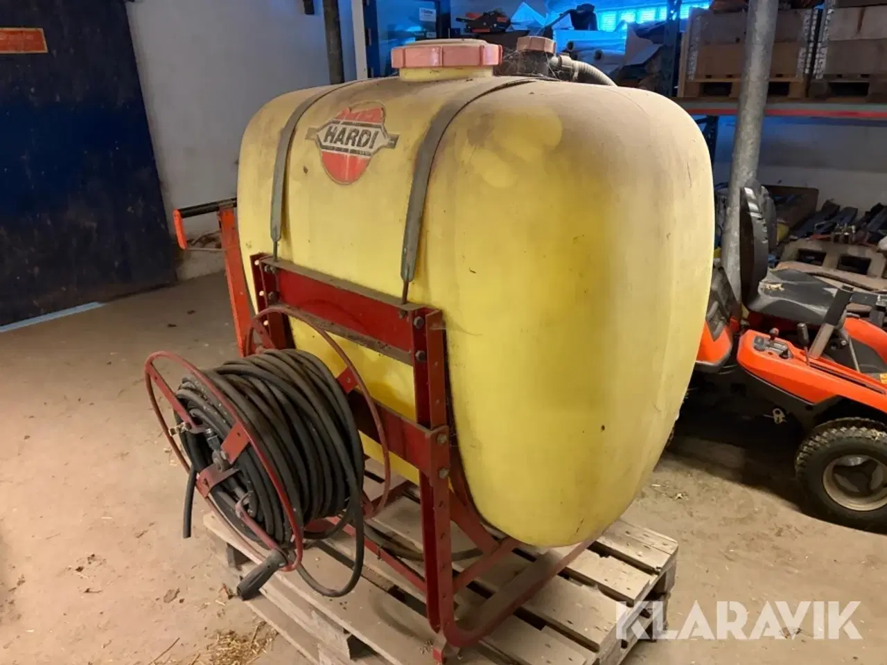 Billede 7 - Gårdspladssprøjte Hardi 1301 600 liter