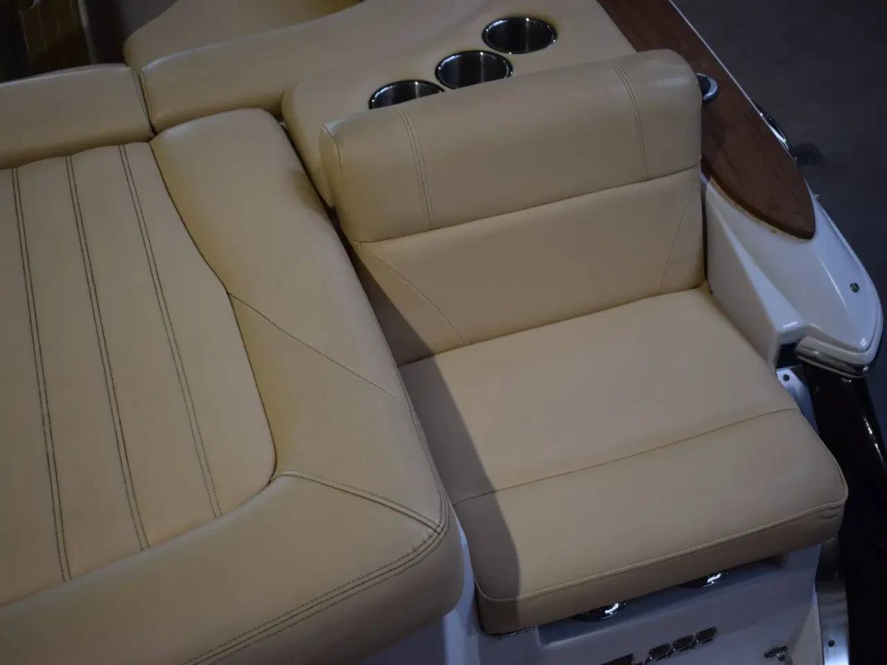Billede 10 - Four Winns 222 SL - Volvo Penta 5.7L 320 HK/Udstyr