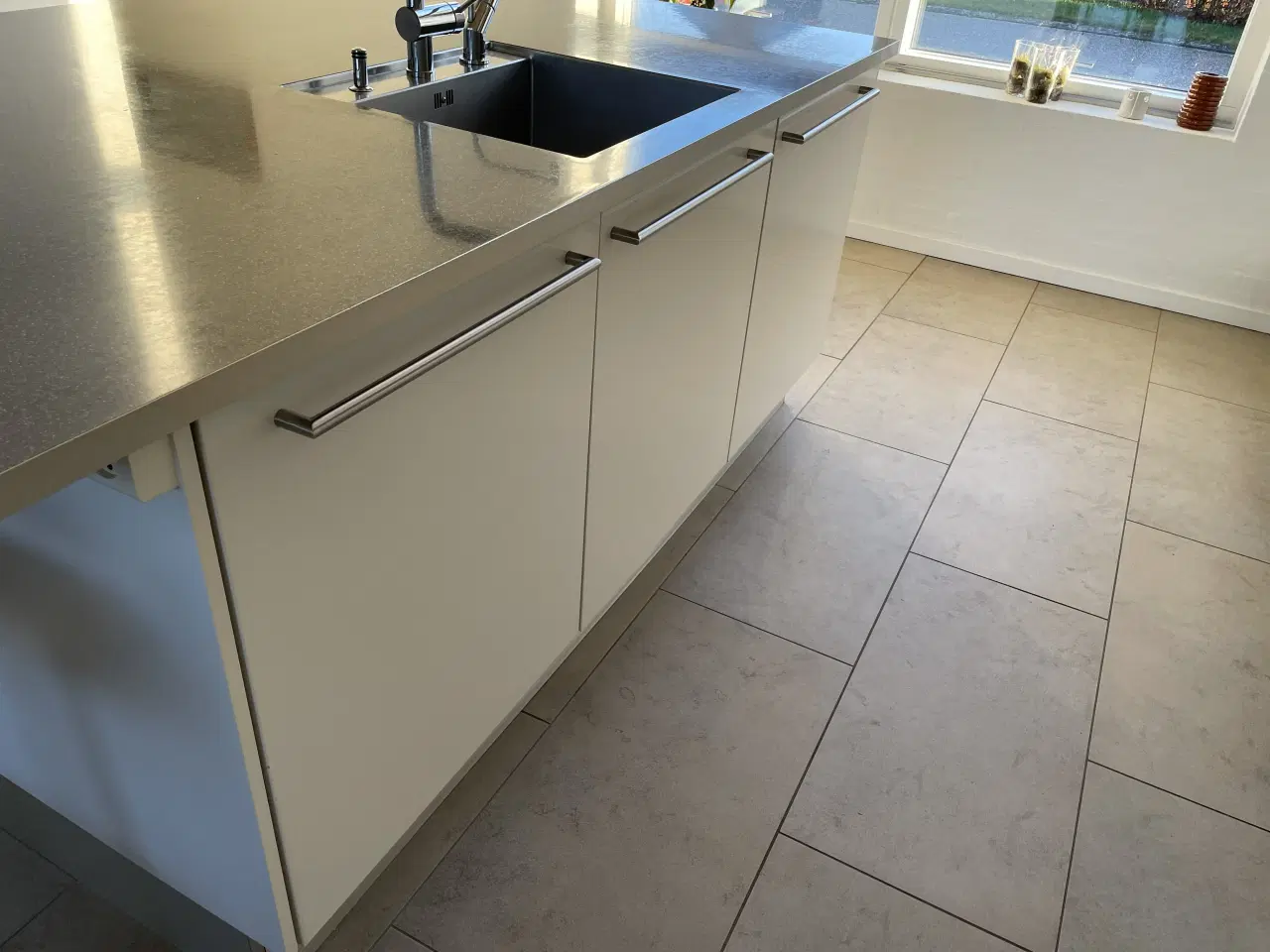 Billede 5 - Komplet køkken med hvidevarer og køkkenø