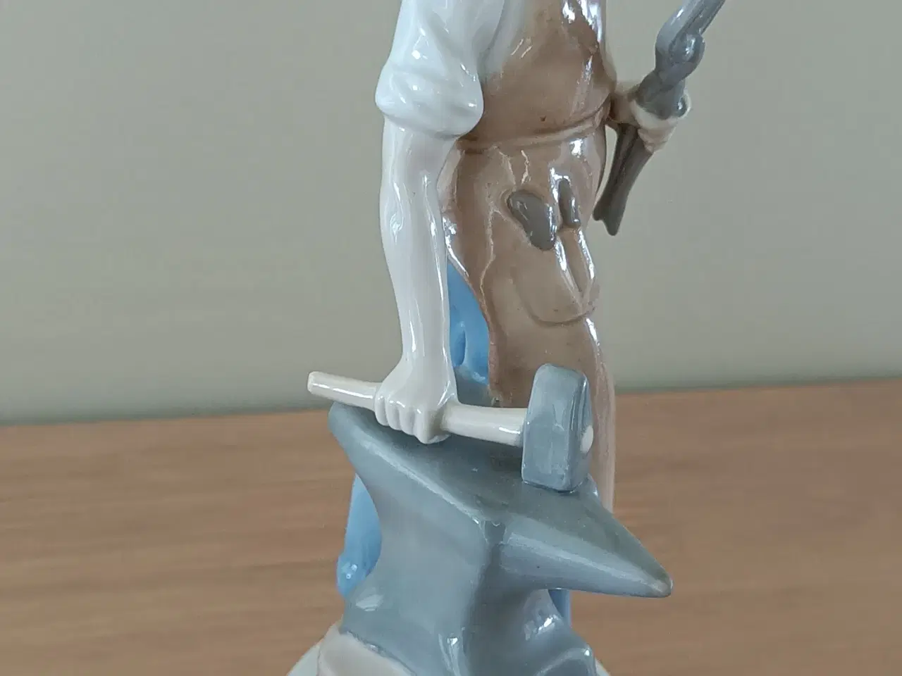 Billede 4 - Porcelænsfigur af smed 