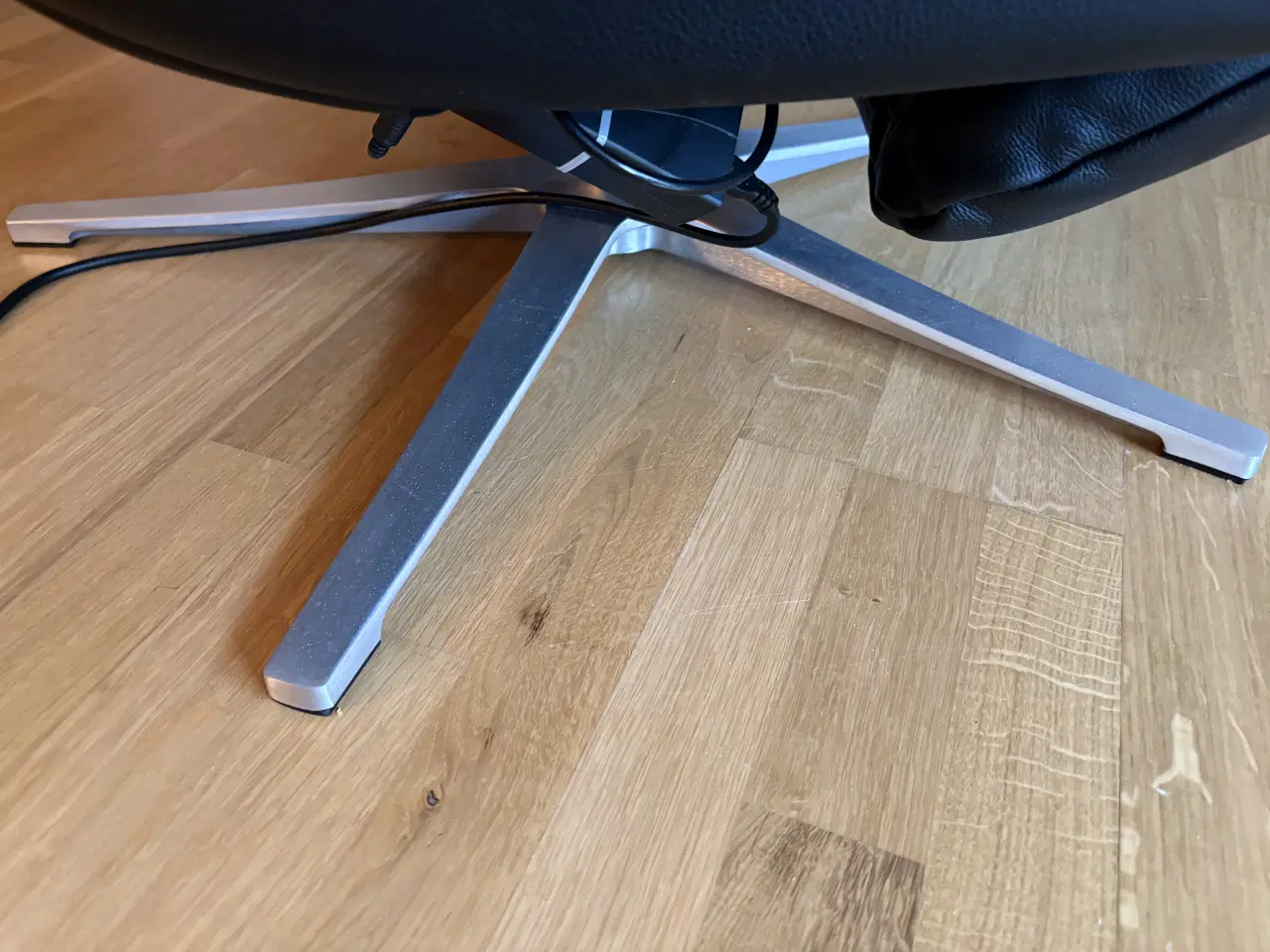 Billede 4 - Læder lænestol med fodskammel 