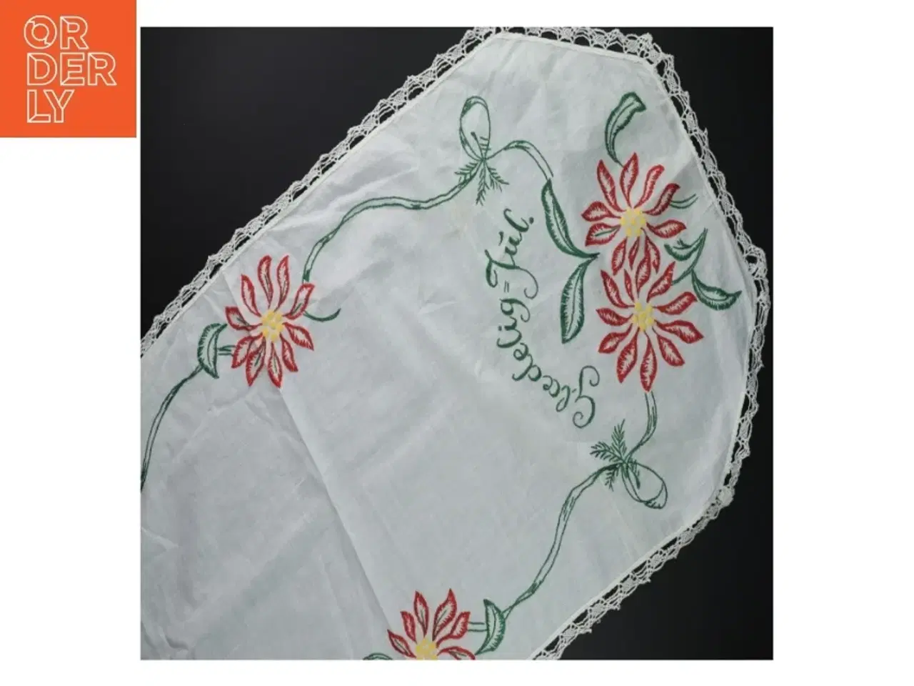 Billede 5 - Broderet juledug med blonder (str. 80 x. 40 cm)