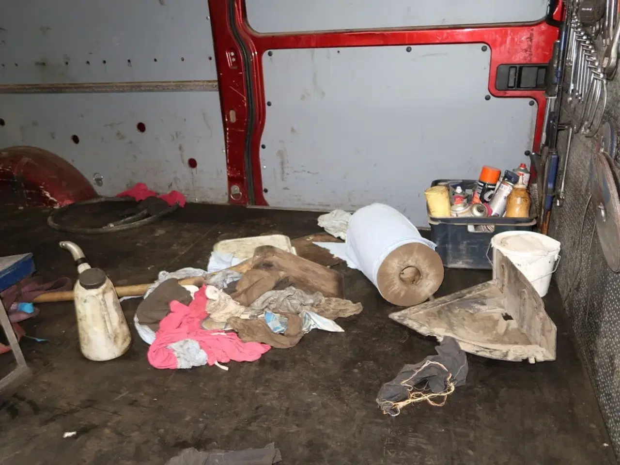 Billede 10 - Varebil IVECO 35s14av (15,6m3)eu4 (indhold bag i bilen medfølger ikke)