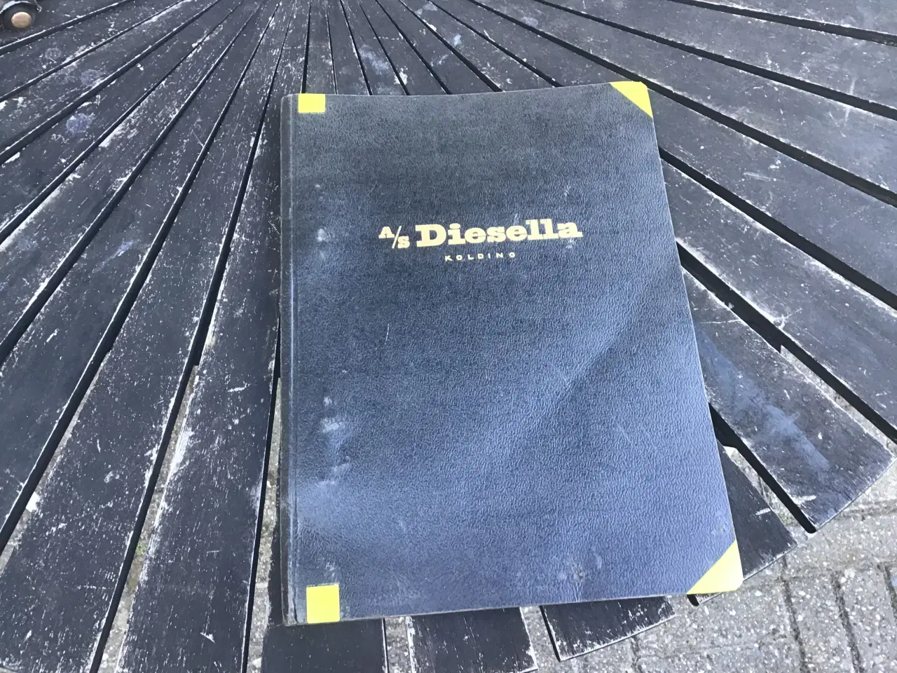 Billede 1 - Diesella mappe meget gammel 