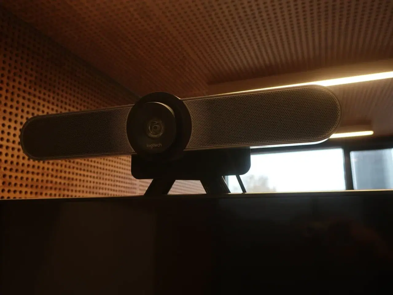 Billede 4 - SmartTV 4K SAMSUNG UE75BU8075 m. LOGITECH konferencesystem