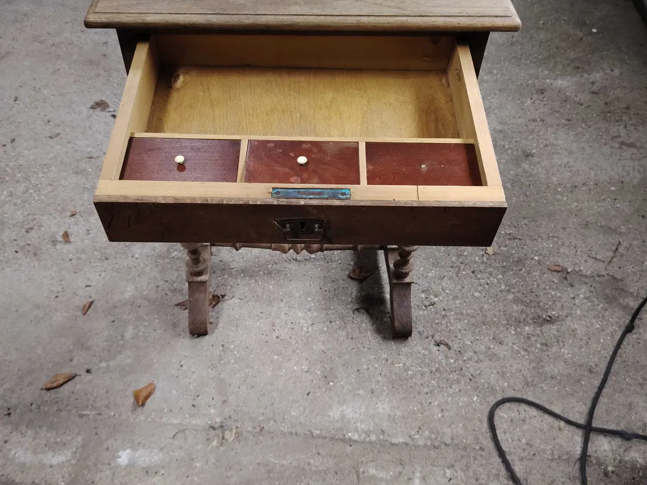 Billede 2 - Sybord af egetræ 