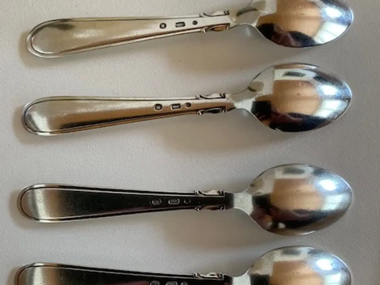 Billede 2 - 4 stk. Elite kaffeskeer stemplet CHOR og 3-tårnet