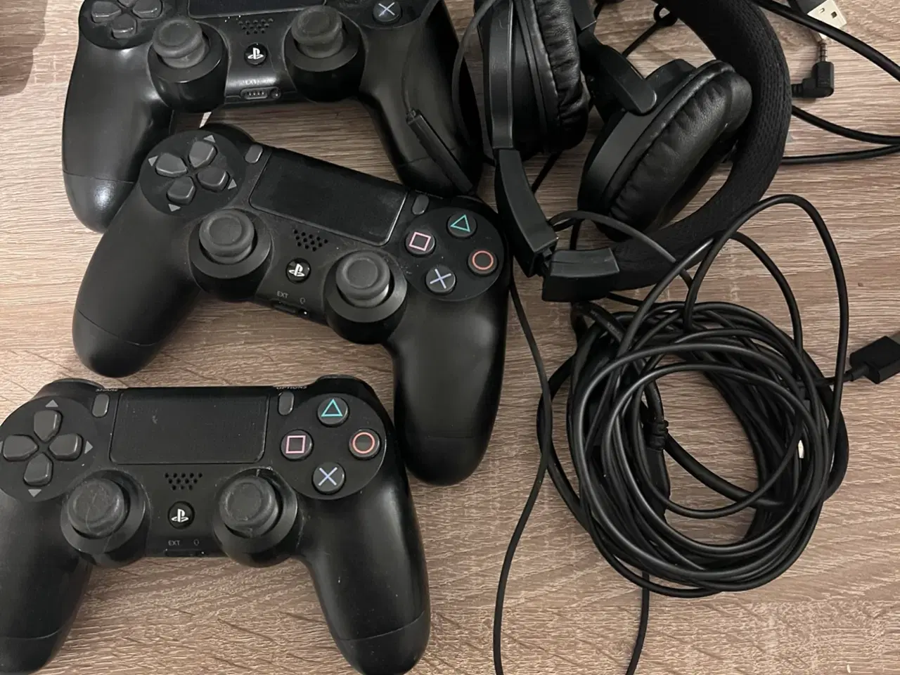 Billede 1 - PS4 med controllere og spil