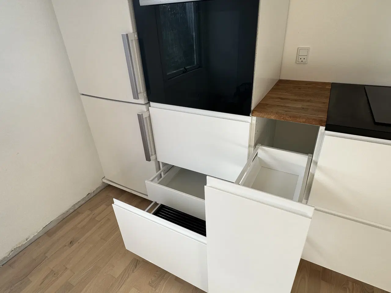 Billede 4 - Stort set komplet hvidt IKEA køkken sælges