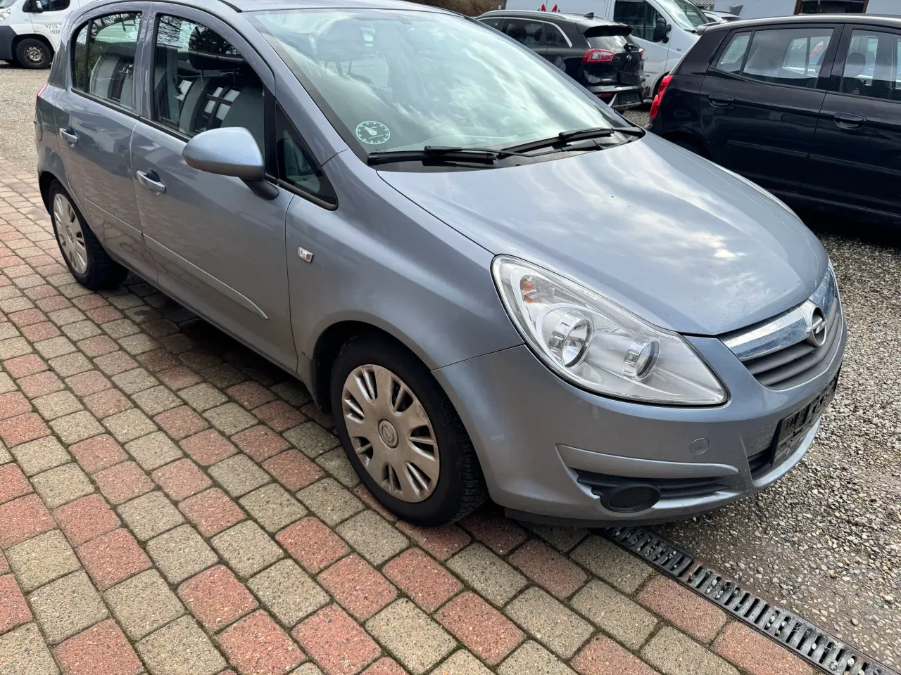 Billede 2 - Opel Corsa 1.2 5d årg 2007 1.5 år til syn