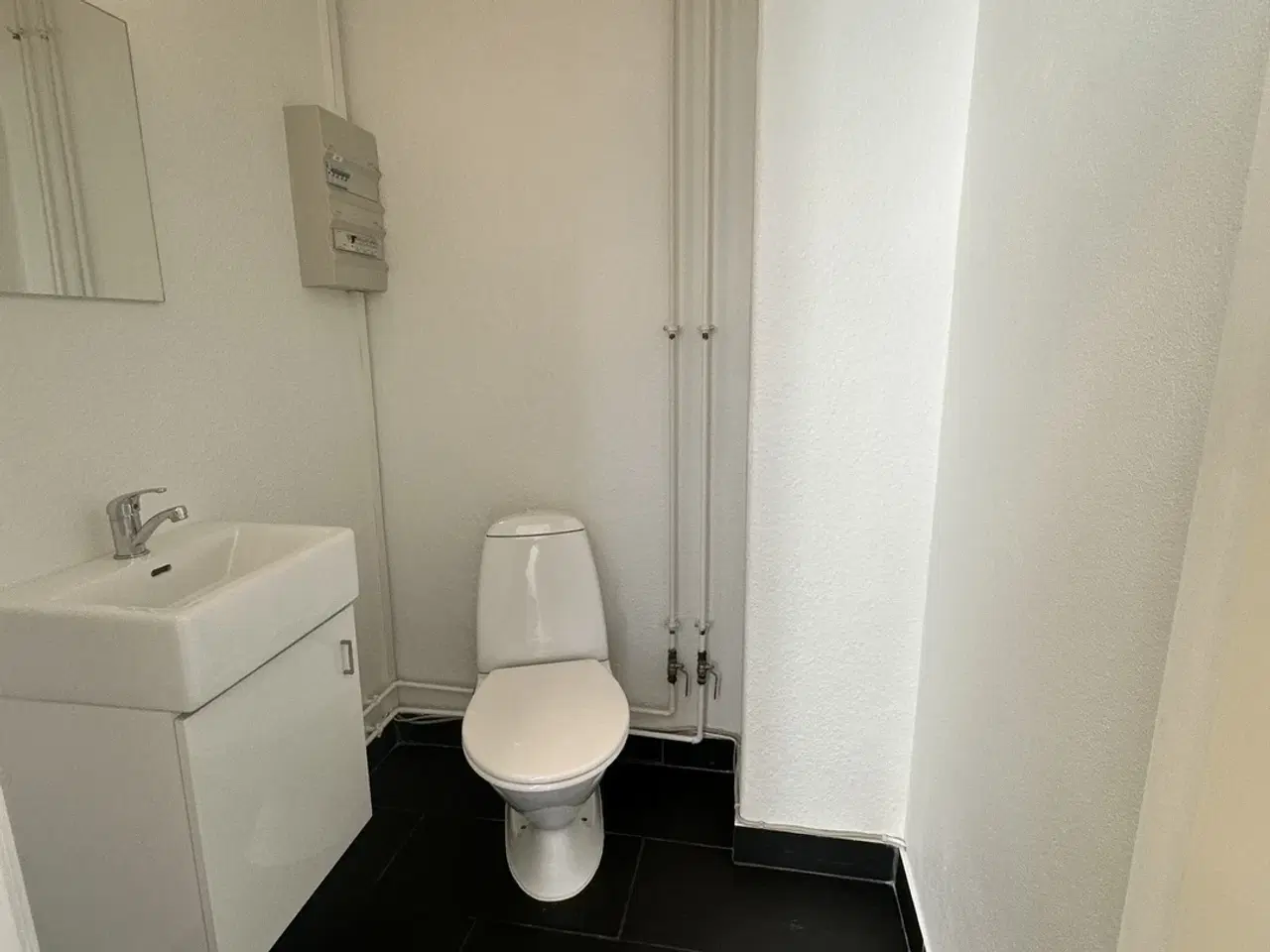 Billede 10 - Butik/kontorlokale til leje med leksible faciliteter.