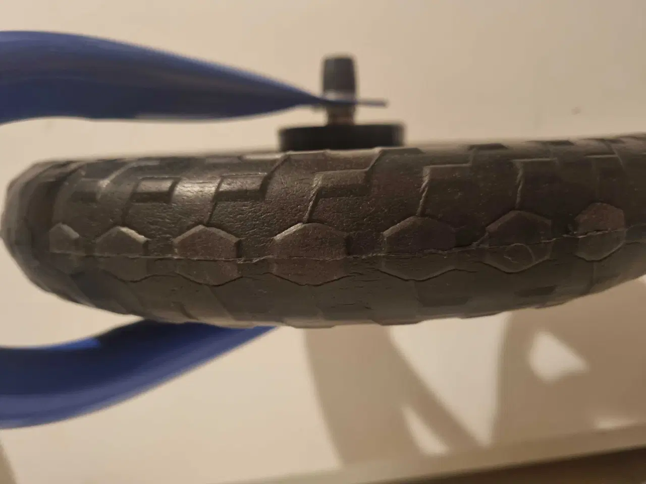 Billede 5 - Løbecykel kun brugt inddørs. 