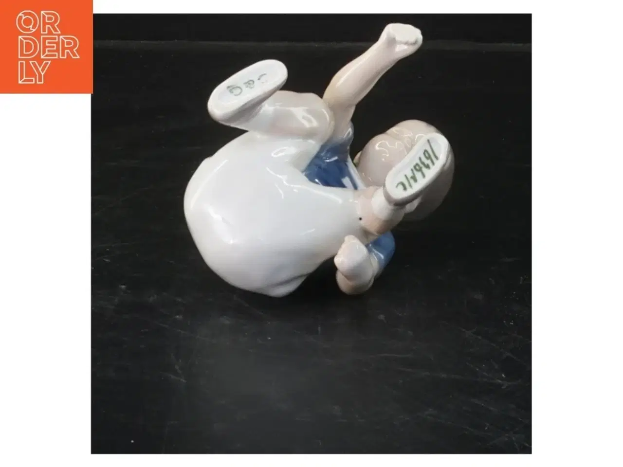 Billede 2 - Porcelænsfigur af barn fra B&G (str. 9x10 cm)