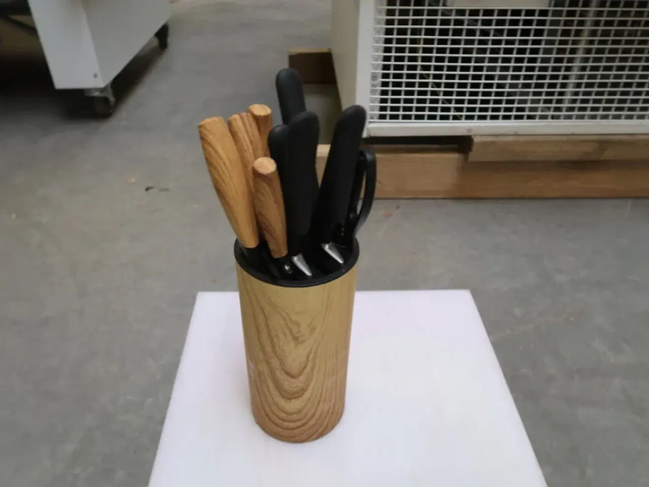 Billede 2 - Skærebræt & knivholder med knive