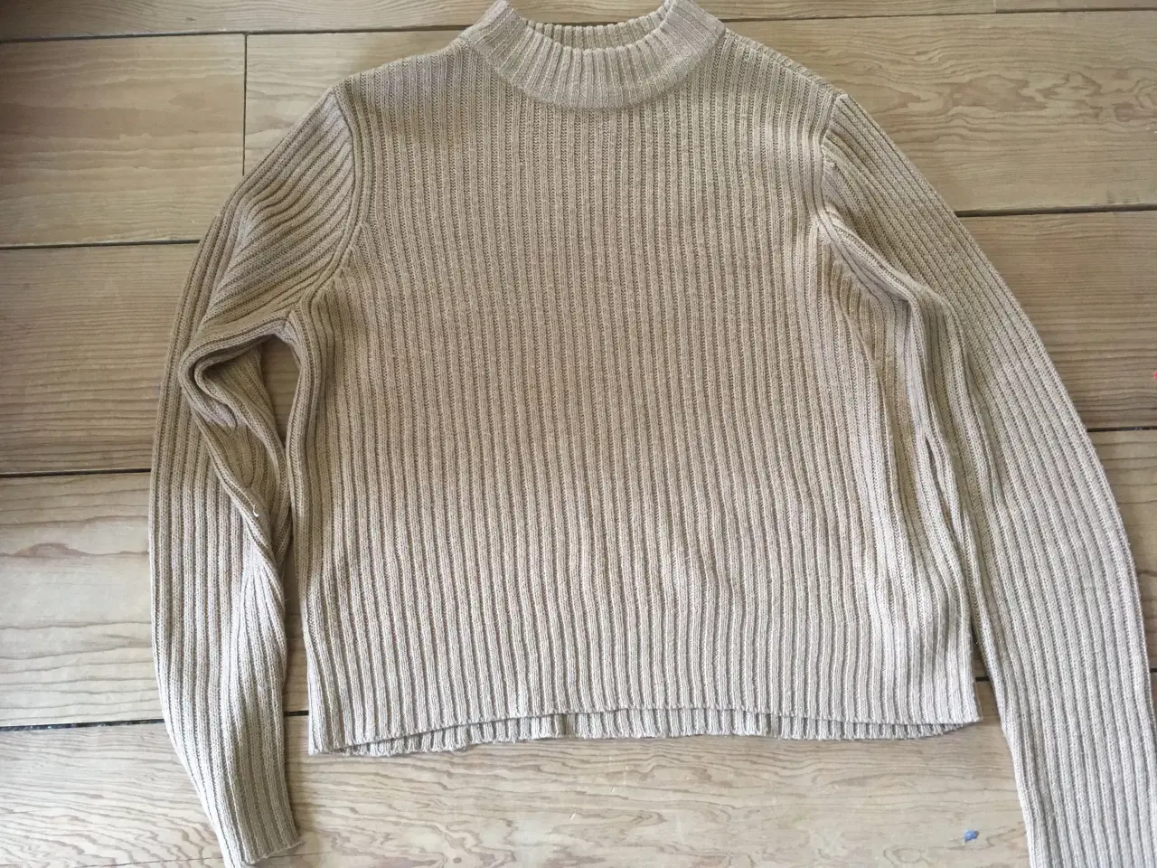 Billede 1 - Beige strik bluse str 13-14 år