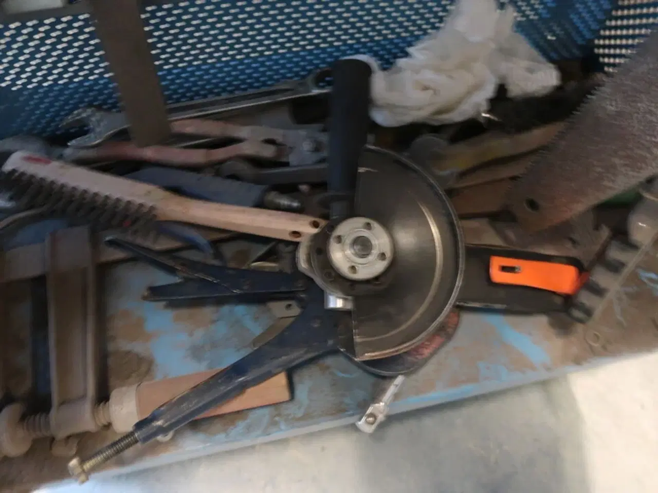 Billede 8 - Værktøjsskab inkl. indhold, samt indhold på reol