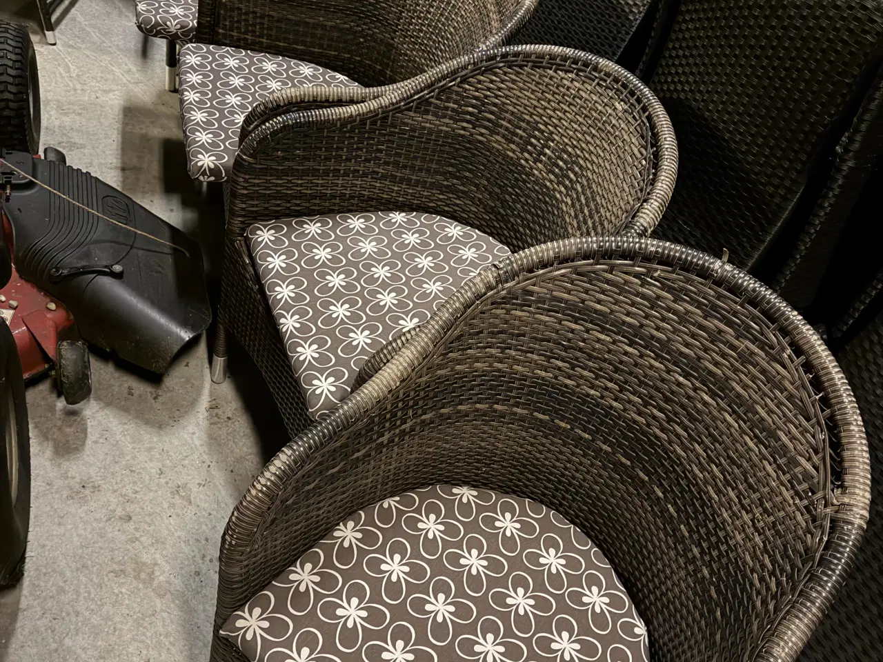 Billede 4 - Havebord m/fire stole