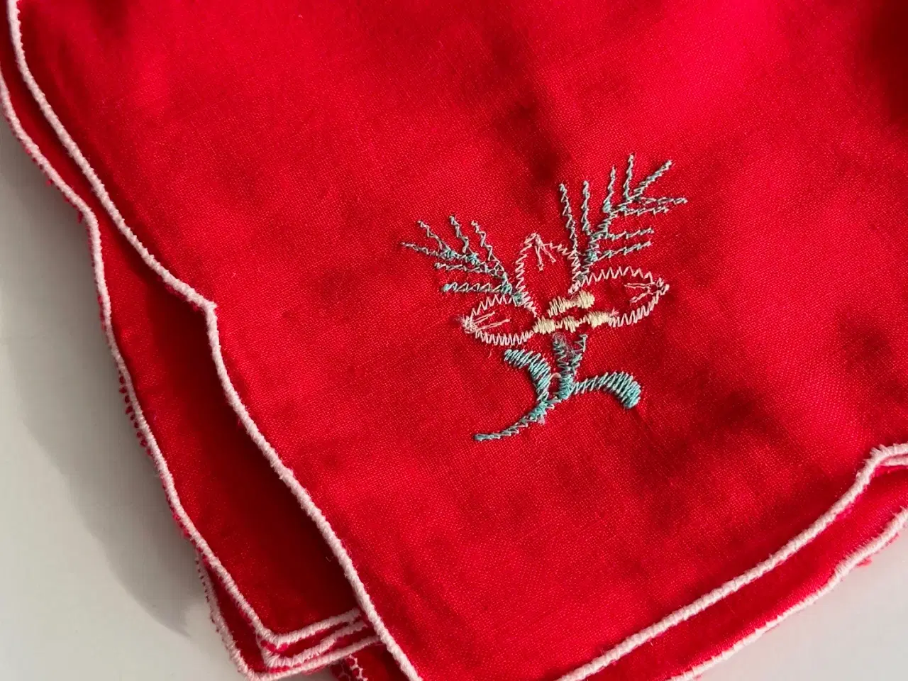 Billede 6 - Røde stofservietter m motiv, 8 stk samlet