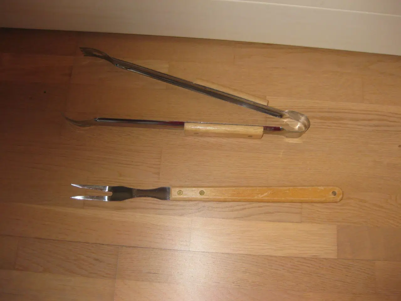 Billede 2 - Tang og gaffel til grillen samlet