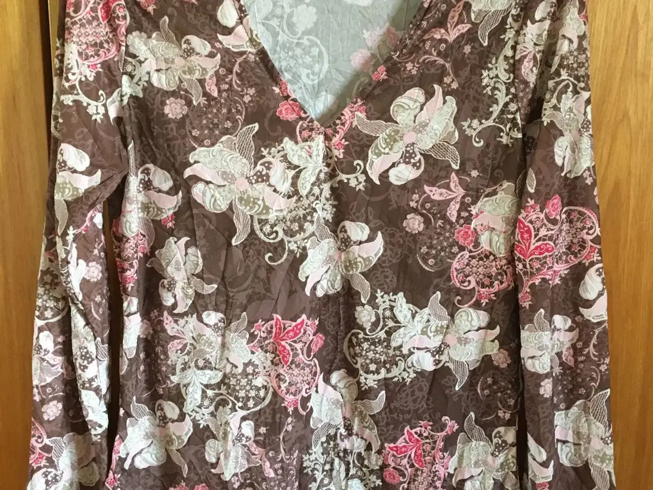 Billede 1 - Elegant bluse til salg