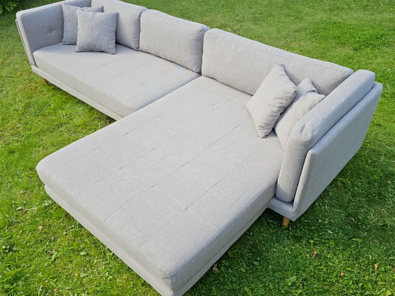 Billede 1 - Højrevendt Cali Chaiselong Sofa – Nypris: 9999DKK