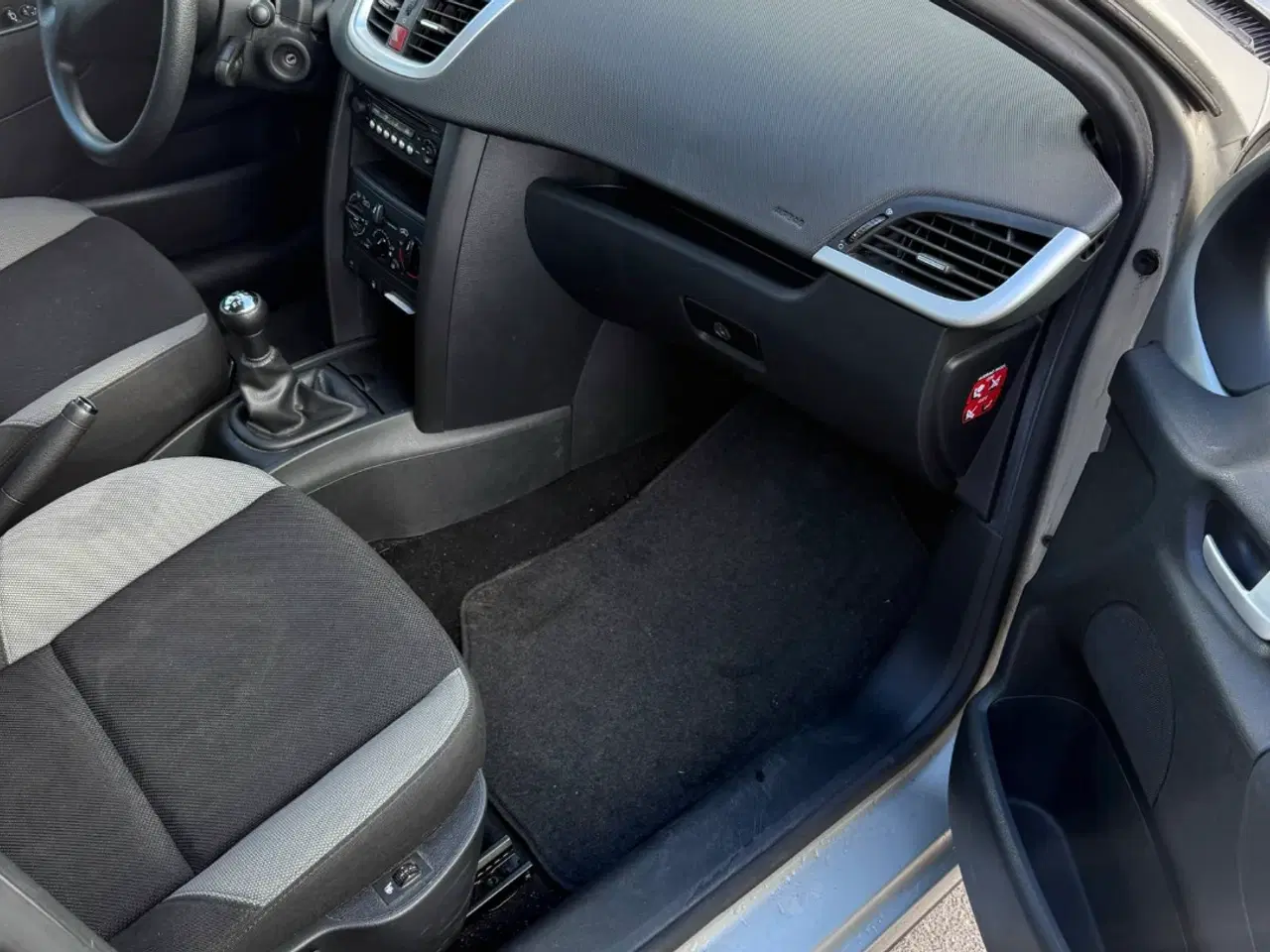 Billede 4 - Peugeot 207 - nysynet & lav km-tal