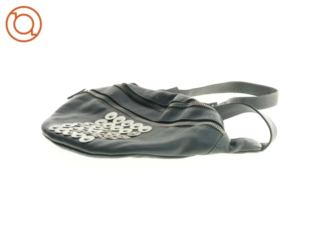 Billede 1 - Sort skuldertaske med nitter (str. 32 x 18 cm)
