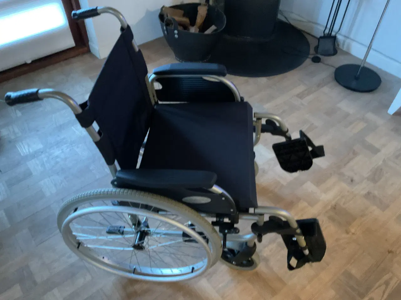 Billede 4 - Letvægts kørestol 53 cm