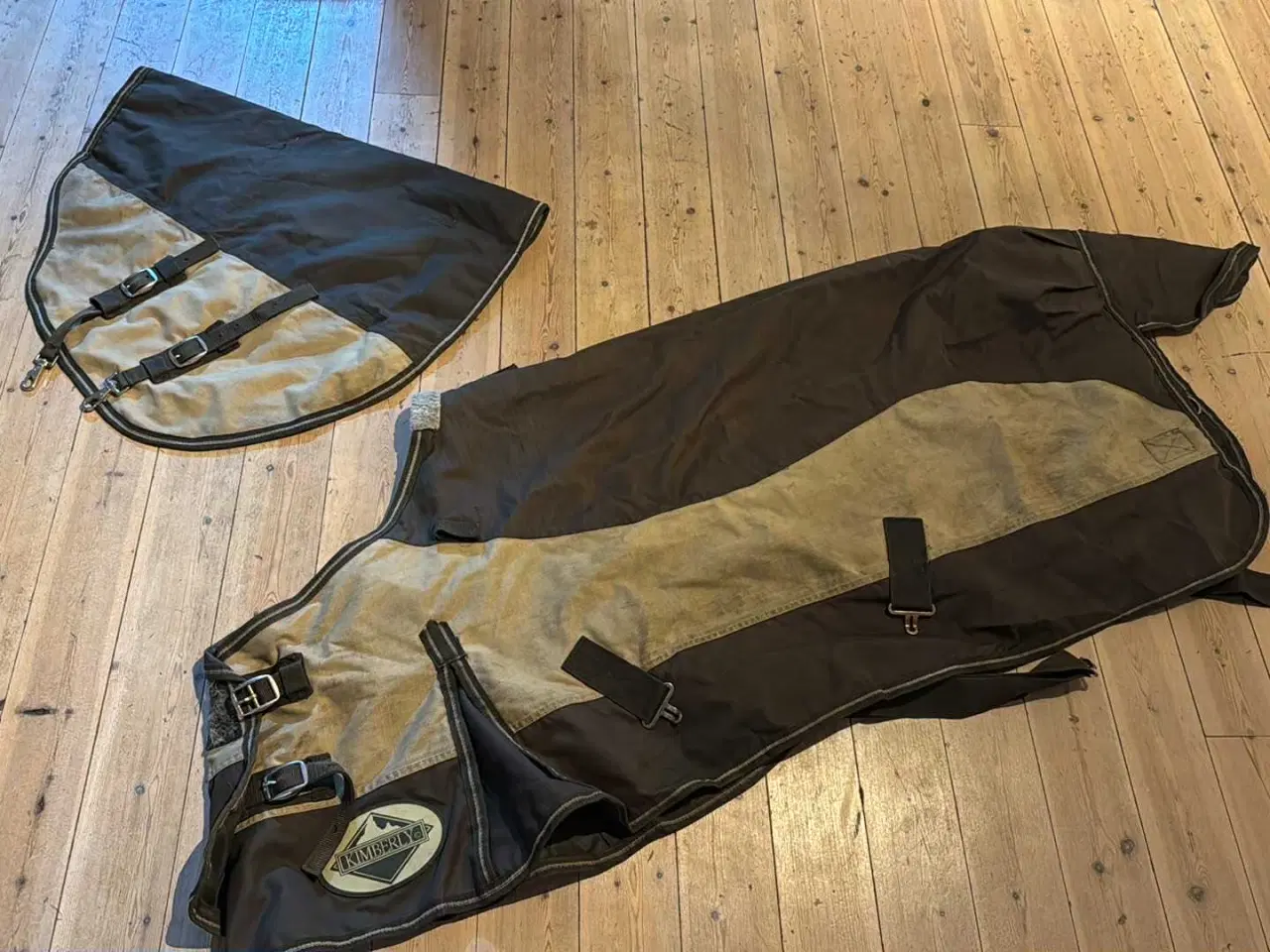 Billede 1 - Regndækken med hals str 105