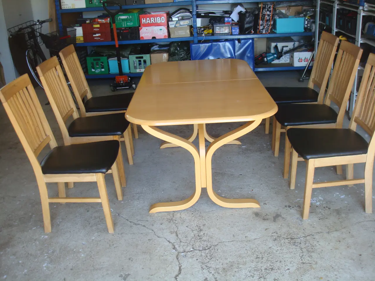 Billede 1 - spisebord med 6 stole