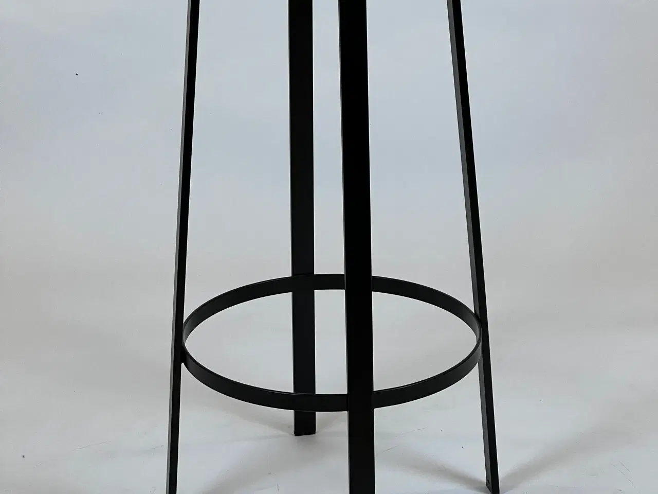 Billede 2 - Barstol i sortlakeret metal, sæt af 2 styk