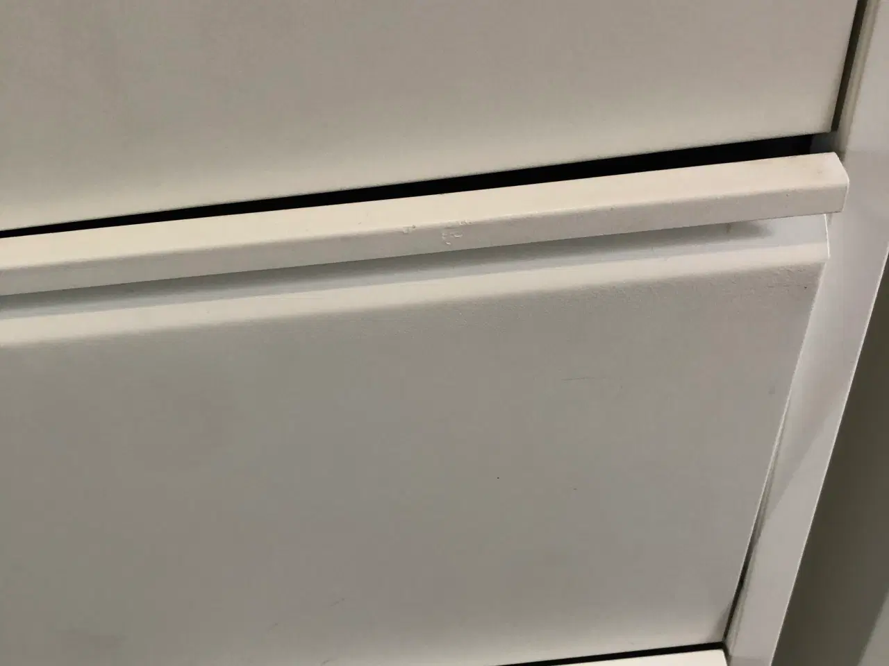 Billede 6 - skoskabe i hvid metal med 5 skuffer